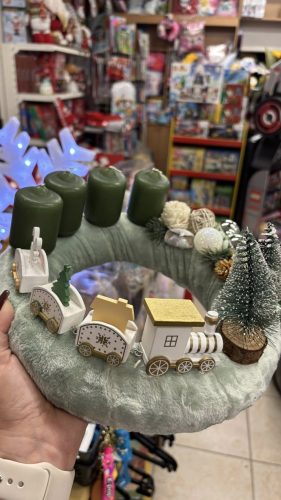 Adventi koszorú , vonatos