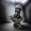 MOZGÓ,Hangot adó ZOMBI HALLOWEEN DEKORÁCIÓ VILÁGÍTÓ SZEMEKKEL – 60 CM