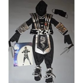 NINJA HARCOS JELMEZ – FEKETE-EZÜST SZETT FEGYVEREKKEL