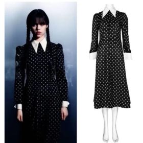 Wednesday jelmez parókával